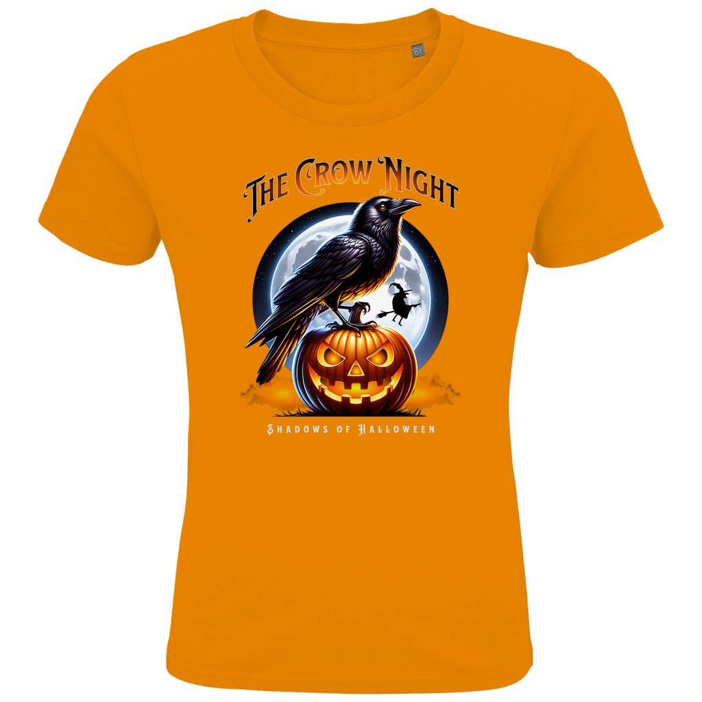 Ein oranges T-Shirt mit einem auffälligen Halloween-Design. Eine Krähe sitzt auf einem leuchtenden Kürbis, während im Hintergrund ein großer Vollmond und eine fliegende Fledermaus zu sehen sind. Oberhalb des Bildes steht der Schriftzug „The Crow Night“, darunter „Shadows of Halloween“. Das Design strahlt eine düstere und geheimnisvolle Halloween-Stimmung aus.