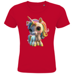 Ein rotes Kinder-T-Shirt mit einem farbenfrohen Einhorn-Design. Das Einhorn hat eine Regenbogenmähne und große, strahlende Augen, die ihm einen niedlichen und lebendigen Ausdruck verleihen. Sein verspieltes Horn und die zarten Verzierungen auf seinem Gesicht ergänzen das charmante Design. Das T-Shirt bietet eine ideale Option für Kinder, die magische und fantasievolle Motive lieben.