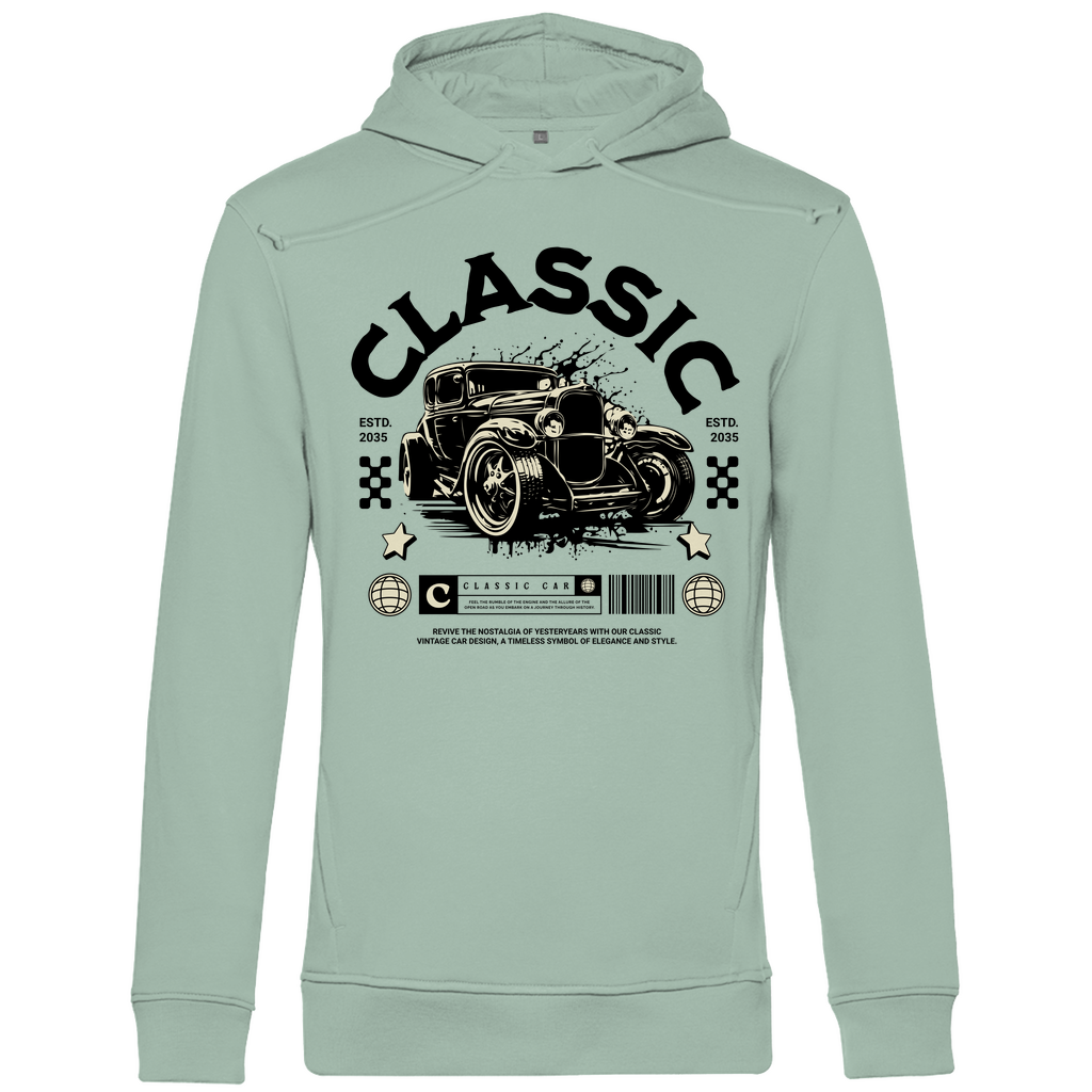 Ein hellgrüner Hoodie mit einem auffälligen Retro-Design. Im Mittelpunkt steht ein klassisches Auto, umrahmt von dem Schriftzug „Classic“ in großen, markanten Buchstaben. Darunter befinden sich Retro-Elemente wie Rennflaggen, Sterne und ein Barcode mit dem Text „Classic Car“. Das Design ist eine Hommage an vergangene Zeiten und verleiht dem Hoodie eine stilvolle, nostalgische Note. Ideal für Liebhaber von Vintage-Autos und klassischem Stil.