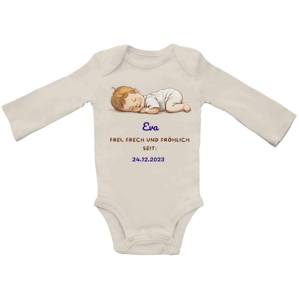 Langärmeliger in Farbe Organic Natural. Ein Baby Bio Body aus zertifizierter Bio-Baumwolle, personalisiert mit Namen und Geburtsdatum. Hautfreundlich und weich, mit Envelope-Ausschnitt und nickelfreien Druckknöpfen, ideal für empfindliche Babyhaut. Verfügbar in Größen von 0/3 Monaten bis 12/18 Monaten.