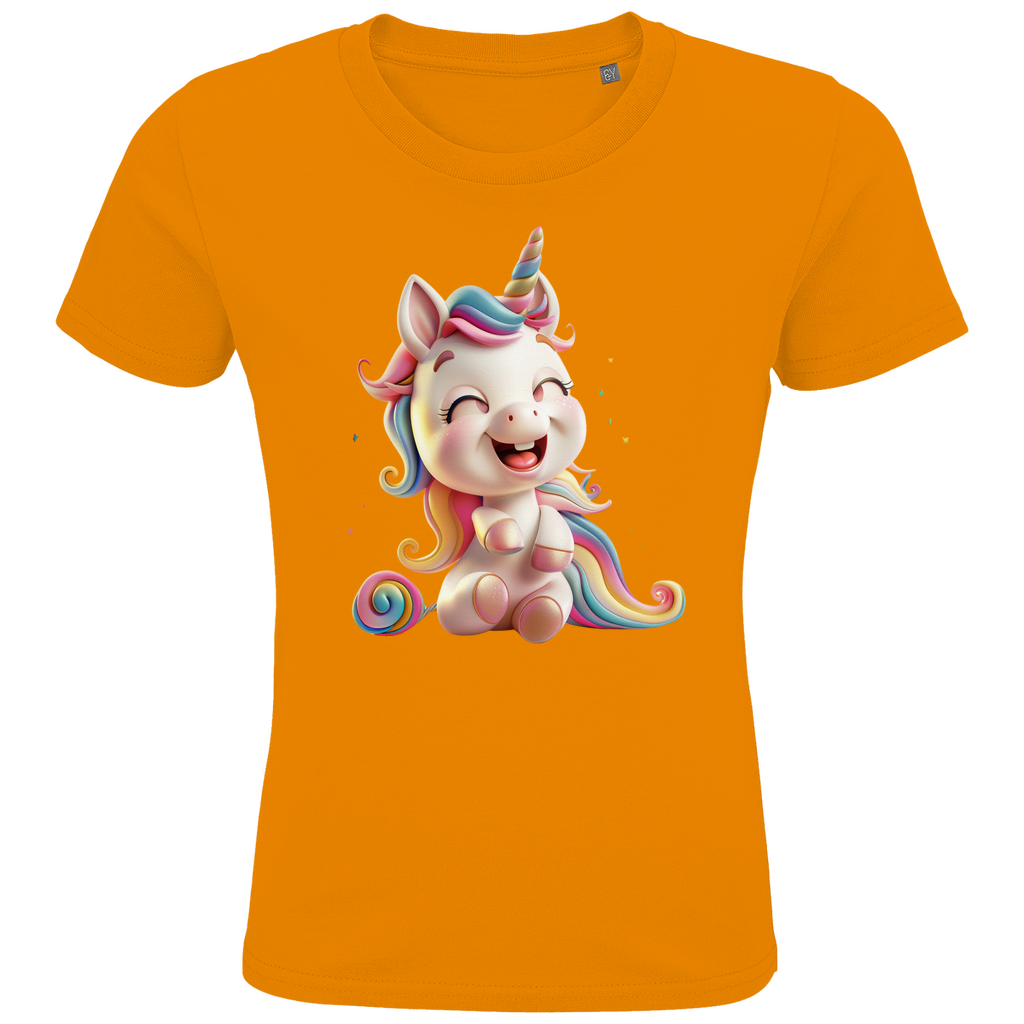 Ein oranges Kinder-T-Shirt mit einem fröhlichen Einhorn-Design. Das Einhorn hat eine pastellfarbene Regenbogenmähne und einen passenden Schweif. Es sitzt lachend auf dem T-Shirt und strahlt pure Freude aus. Das Motiv ist in leuchtenden Farben gestaltet und hebt sich gut vom weißen Hintergrund des T-Shirts ab, ideal für kleine Einhorn-Fans und perfekt für farbenfrohe, magische Momente.