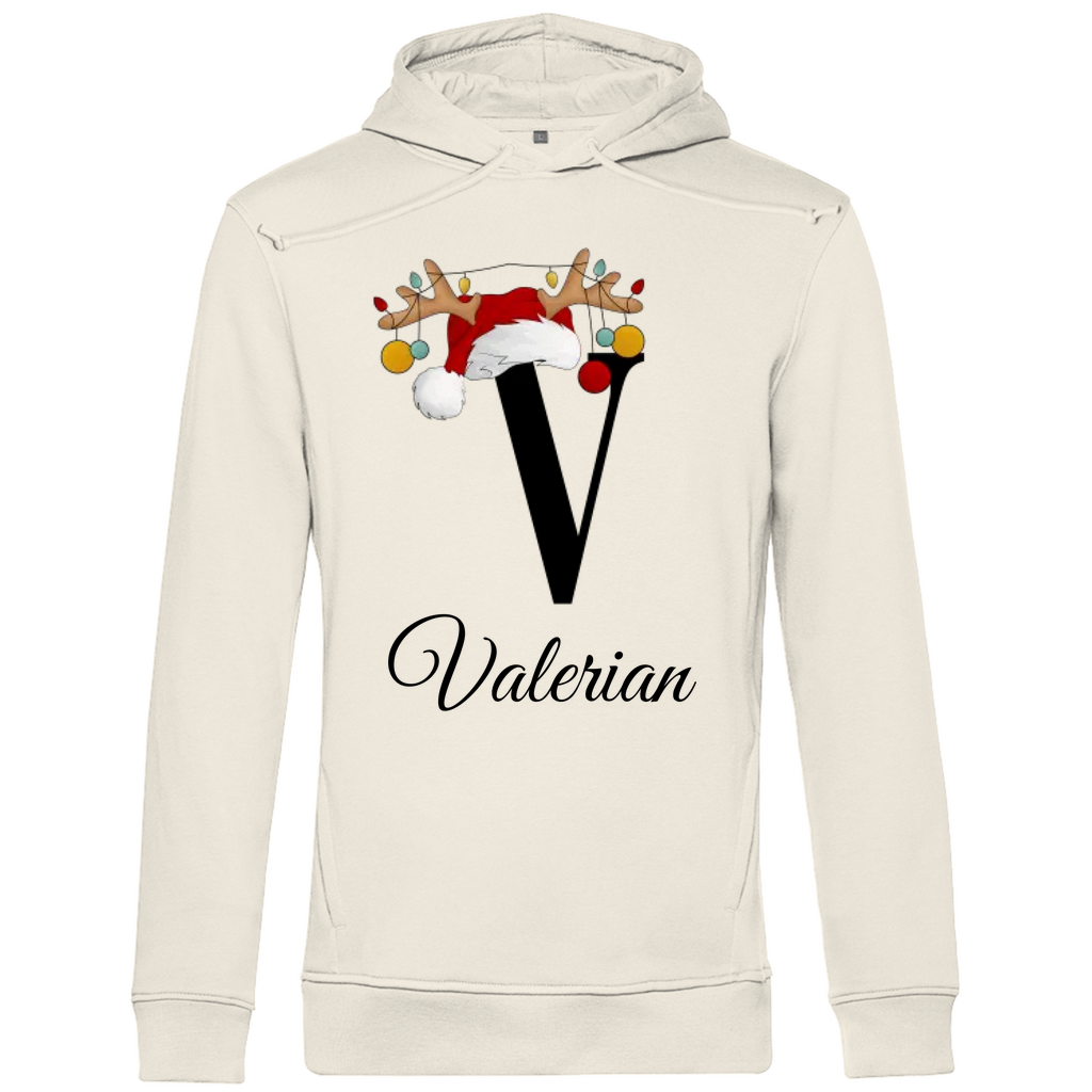 Ein cremefarbenen Hoodie mit einem weihnachtlichen Design, das den Buchstaben „V“ in Schwarz zeigt. Der Buchstabe ist mit einem Weihnachtsmann-Hut und Rentiergeweihen verziert, an denen bunte Kugeln hängen. Unter dem Buchstaben steht der Name „Valerian“ in eleganter, geschwungener Schrift. Der Hoodie strahlt eine festliche und persönliche Note aus, perfekt für die Weihnachtszeit.