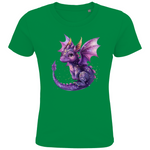 Ein grünes Kinder-T-Shirt, bedruckt mit einem niedlichen lila Drachen. Der Drache hat große, freundliche Augen, goldene Hörner und schimmernde Flügel, die mit kleinen Sternen und glitzernden Punkten verziert sind. Der Detailreichtum des Designs, von den zarten Schuppen bis zu den leuchtenden Farben, macht das Motiv besonders ansprechend und fantasievoll. Ein ideales T-Shirt für Kinder, die magische und zauberhafte Motive lieben.