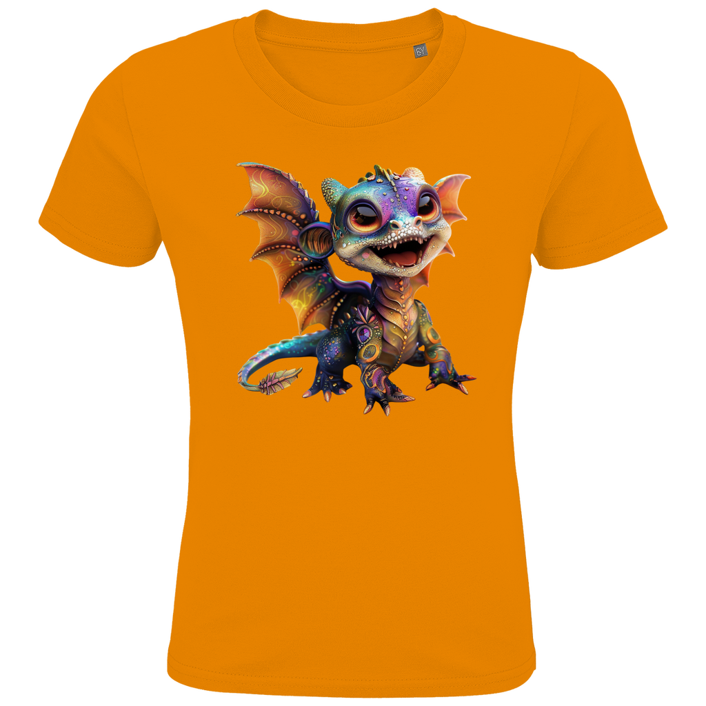 Ein oranges T-Shirt mit einem lebhaften, bunten Drachenmotiv auf der Vorderseite. Der fröhliche Drache ist detailliert und in strahlenden Farben gestaltet, mit großen Augen und einem breiten, freundlichen Lächeln. Die Flügel des Drachens sind ausgebreitet und zeigen eine Mischung aus Orange-, Lila- und Blautönen, die durch glitzernde Muster ergänzt werden. Das Design bringt den Drachen zum Leben und verleiht dem T-Shirt eine fantasievolle und verspielte Note.