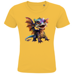 Ein gelbes T-Shirt mit einem lebhaften, bunten Drachenmotiv auf der Vorderseite. Der fröhliche Drache ist detailliert und in strahlenden Farben gestaltet, mit großen Augen und einem breiten, freundlichen Lächeln. Die Flügel des Drachens sind ausgebreitet und zeigen eine Mischung aus Orange-, Lila- und Blautönen, die durch glitzernde Muster ergänzt werden. Das Design bringt den Drachen zum Leben und verleiht dem T-Shirt eine fantasievolle und verspielte Note.