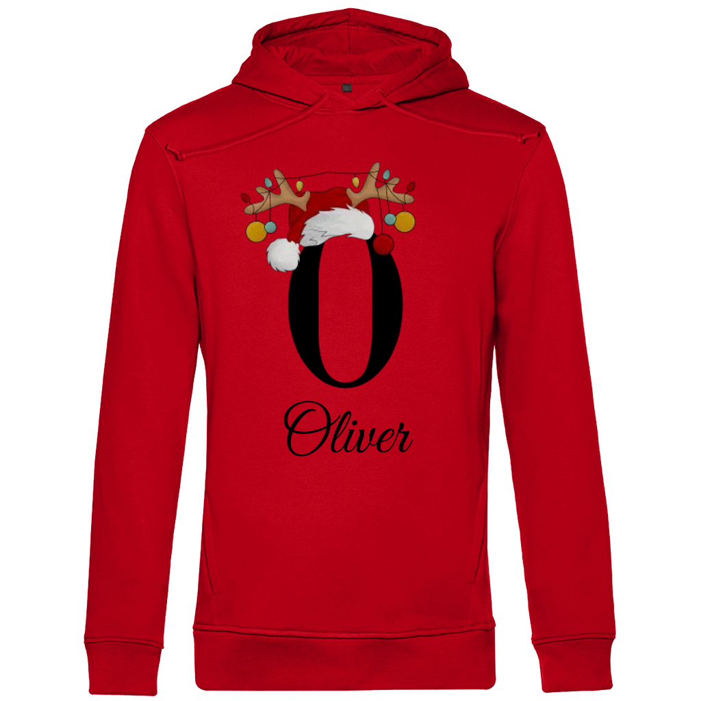 Das Bild zeigt einen roten Hoodie mit einem weihnachtlichen Design. Im Zentrum steht ein großer schwarzer Buchstabe „O“, der mit einer Weihnachtsmütze und einem Rentiergeweih verziert ist, an dem bunte Weihnachtskugeln hängen. Darunter ist der Name „Oliver“ in eleganter, geschwungener Schrift platziert. Der Hoodie vermittelt eine festliche und personalisierte Stimmung, ideal für die Weihnachtszeit.