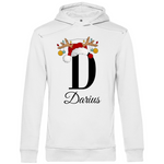 Ein weißer Hoodie mit einem weihnachtlichen Design, das den Buchstaben "D" zeigt. Der Buchstabe ist in Schwarz gehalten und mit einem Weihnachtsmann-Hut sowie Rentiergeweihen verziert, an denen bunte Kugeln hängen. Unter dem Buchstaben ist der personalisierte Name "Darius" in eleganter, geschwungener Schrift zu sehen. Der Hoodie strahlt eine festliche und personalisierte Stimmung aus und eignet sich perfekt für die Winter- und Weihnachtszeit.