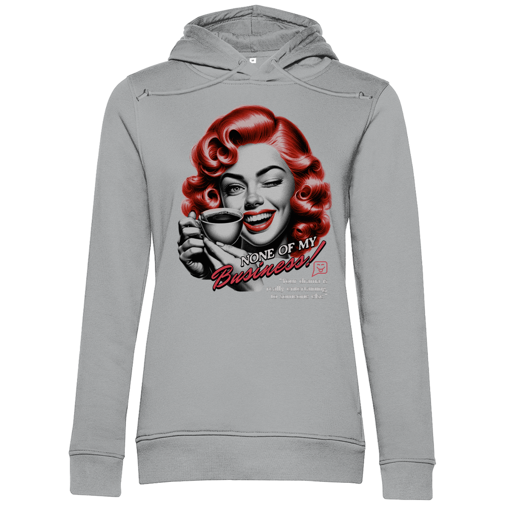 Grauer Damen-Hoodie mit einem Vintage-inspirierten Design. Das Motiv zeigt eine Frau mit roten Locken, die eine Kaffeetasse hält und zwinkert. Der Text auf dem Hoodie lautet „None of my Business!“, darunter steht: „Your drama is really entertaining to someone else.“. Der Hoodie kombiniert eine schlichte Farbe mit einem humorvollen Retro-Statement.