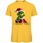 Ein gelbes T-Shirt mit einem humorvollen, weihnachtlichen Motiv. Auf der Vorderseite ist eine grüne, grinsende Figur in einem roten Weihnachtsmann-Anzug zu sehen, die direkt in die Kamera zeigt. Darunter steht in gelben Buchstaben mit roter Umrandung der Text "I WANT YOU". Das T-Shirt strahlt eine lustige, festliche Atmosphäre aus und ist perfekt für die Weihnachtszeit geeignet.