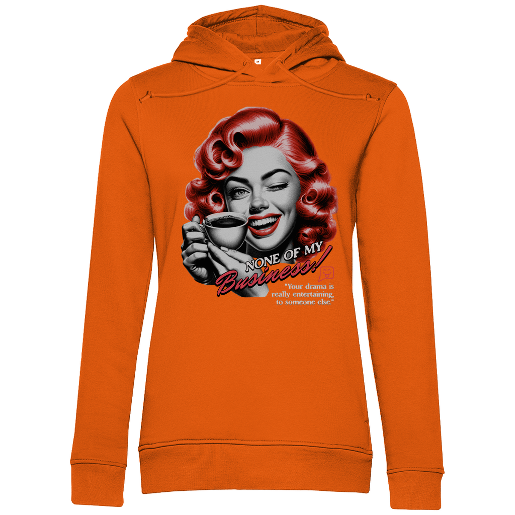 Orangener Damen-Hoodie mit einem Vintage-inspirierten Design. Das Motiv zeigt eine Frau mit roten Locken, die eine Kaffeetasse hält und zwinkert. Der Text auf dem Hoodie lautet „None of my Business!“, darunter steht: „Your drama is really entertaining to someone else.“. Der Hoodie kombiniert eine auffällige Farbe mit einem humorvollen Retro-Statement.