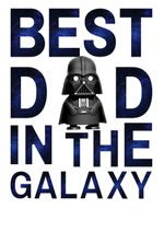 T-Shirt-Design mit dem Spruch: „Best Dad in the Galaxy“. Der Text ist in großen, blau-schimmernden Buchstaben gestaltet, die an den Sternenhimmel erinnern. In der Mitte des Designs steht eine niedliche Figur in ikonischer Rüstung, die das Wort „Dad“ zum Blickfang macht. Ein perfektes Geschenk für alle Väter, die in den Augen ihrer Kinder die wahren Helden des Universums sind!