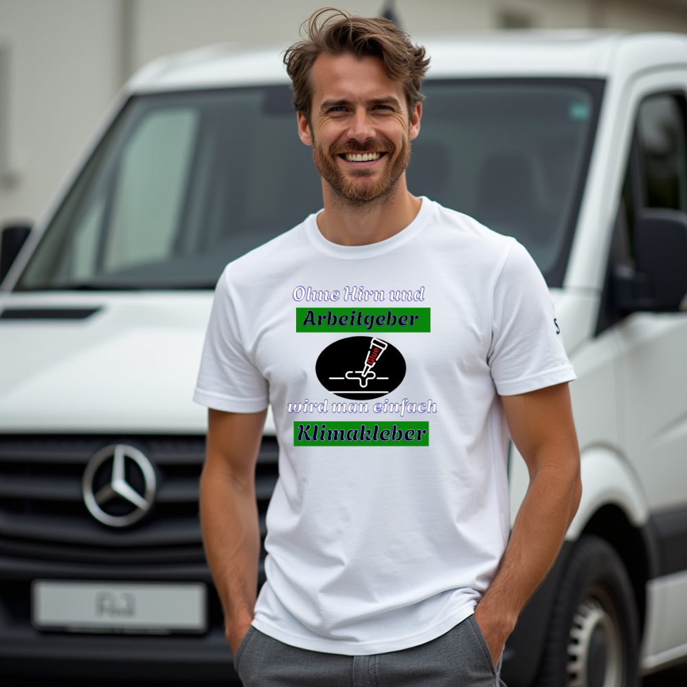 Ein Mann trägt ein weißes T-Shirt mit einem humorvoll-provokanten Aufdruck: „Ohne Hirn und Arbeitgeber wird man einfach Klimakleber.“ Der Spruch spielt mit einem Augenzwinkern auf gängige Klischees an und kombiniert Wortwitz mit auffälligen Farben, was garantiert für Schmunzler sorgt.