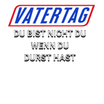 T-Shirt-Design mit dem humorvollen Aufdruck: „Vatertag – Du bist nicht du, wenn du Durst hast.“ Der Text greift eine bekannte Werbebotschaft auf und verleiht ihr einen witzigen, auf den Vatertag zugeschnittenen Twist. Perfekt für Väter, die an ihrem Ehrentag gerne Spaß haben und mit einem Augenzwinkern gefeiert werden möchten!