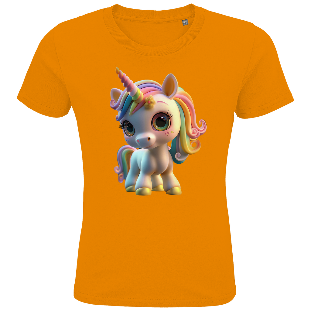 Ein oranges Kinder-T-Shirt mit einem farbenfrohen Einhorn-Design. Das Einhorn hat eine Regenbogenmähne und große, strahlende Augen, die ihm einen niedlichen und lebendigen Ausdruck verleihen. Sein verspieltes Horn und die zarten Verzierungen auf seinem Gesicht ergänzen das charmante Design. Das T-Shirt bietet eine ideale Option für Kinder, die magische und fantasievolle Motive lieben.