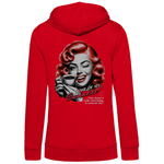 Roter Damen-Hoodie, Rückansicht, mit einem Vintage-inspirierten Design. Das Motiv zeigt eine Frau mit roten Locken, die eine Kaffeetasse hält und zwinkert. Der Text lautet „None of my Business!“, gefolgt von „Your drama is really entertaining to someone else.“. Der Hoodie kombiniert eine kräftige, auffällige Farbe mit einem humorvollen Retro-Statement auf der Rückseite.