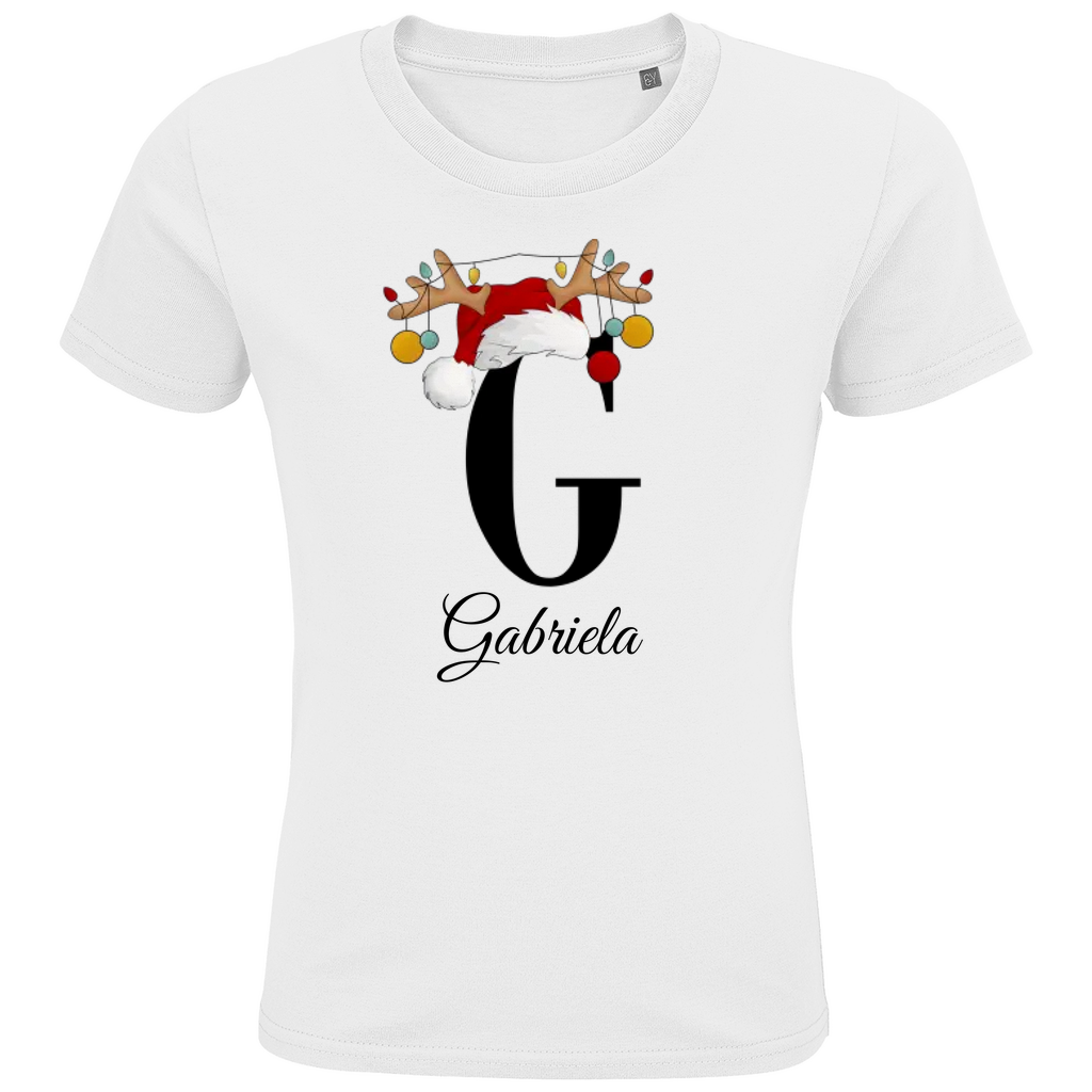 Ein weißes T-Shirt mit einem festlichen Design des Buchstabens 'G' in Schwarz. Der Buchstabe ist mit einem Weihnachtsmann-Hut und Rentiergeweihen verziert, an denen bunte Kugeln hängen. Darunter steht der Name 'Gabriela' in eleganter, geschwungener Schrift. Dieses T-Shirt vermittelt eine weihnachtliche und personalisierte Note und ist ideal für die Advents- und Weihnachtszeit.